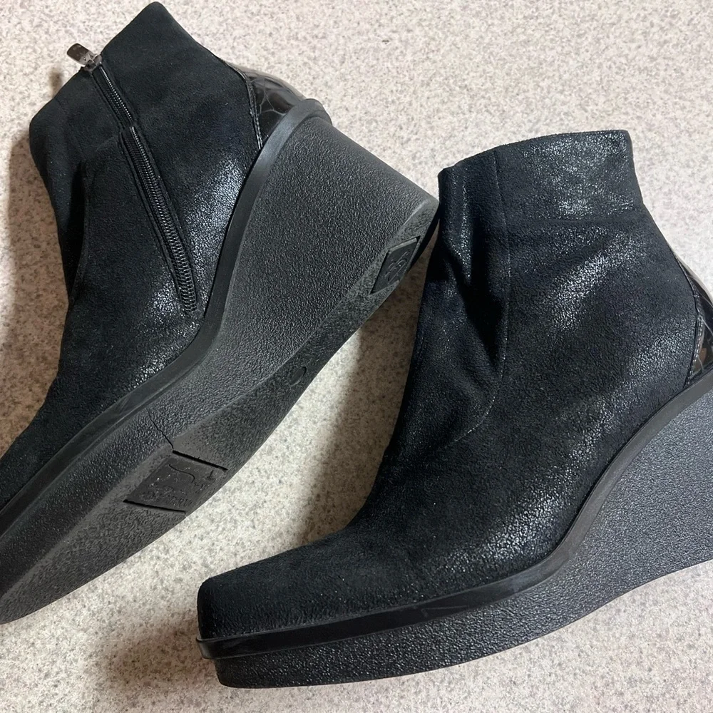 Donald J. Plainer Black Wedge Ankle Boots size 10